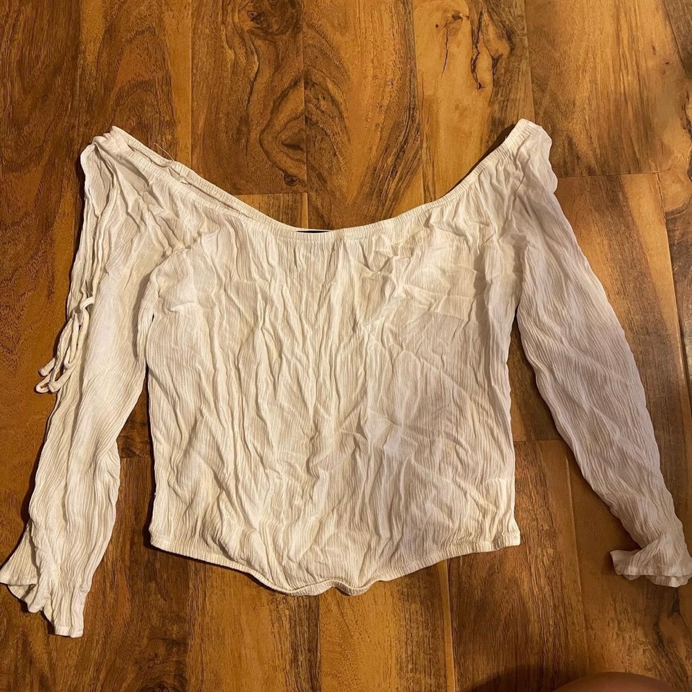 Cute off the shoulder top. Size small